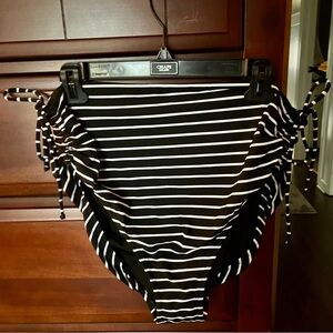 NWOT-Womens Carrie Underwood bathing suit bottoms . Size 1X
